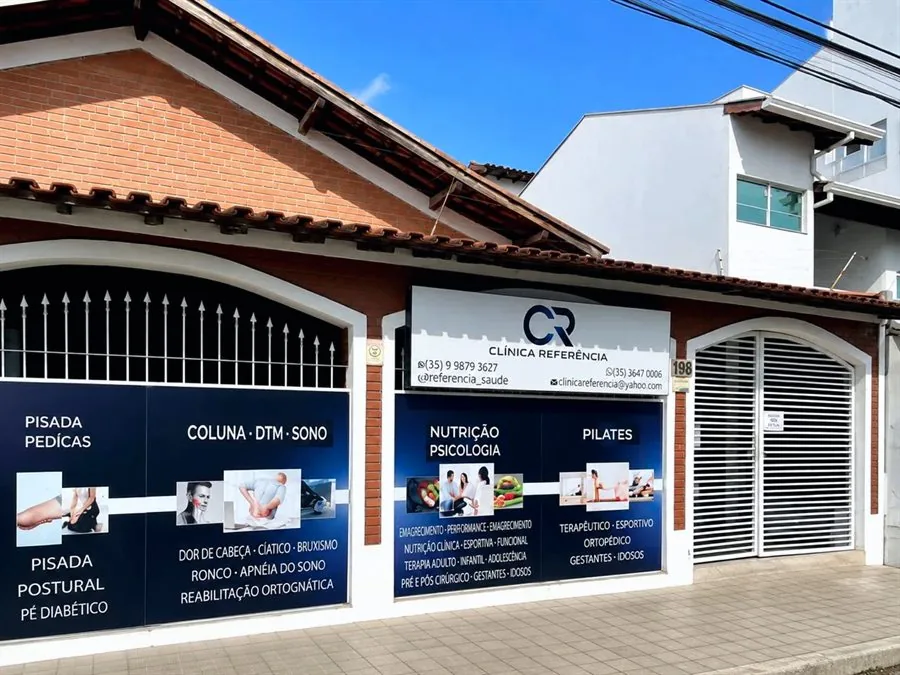 Fachada da Clínica Referência Saúde na R. Antônio Sarkis, 198